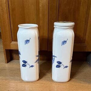 Set of two Noritake ‘Gourmet blue’ canisters